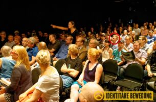 Luca Hart (markiert) bei der Störung einer Einslive-Sendung mit Jakob Augstein in Berlin. Rechts daneben der Schweriner Identitäre und frühere Hallenser Burschenschafter und JN-Aktivist Torsten Görke