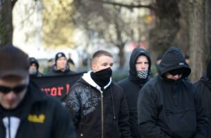 Felix Krüger (l.) und Luca Hart (r.) beim Neonaziaufmarsch in Magdeburg am 12. Januar 2013