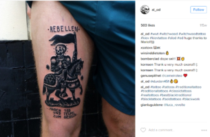 Tattoo auf Müllers rechtem Bein mit Zitat des NS-Dichters Hans Baumann auf dem Instagram-Profil des Tattowierers Alexey Levhsa